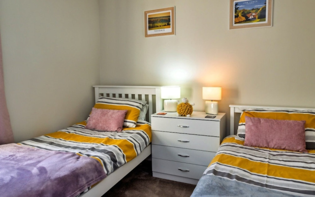 Countryside Retreat With Stunning Views, No Deposit