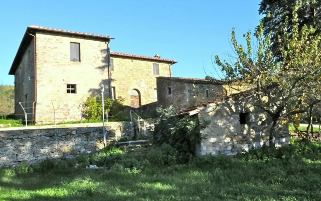 Rustic Cottage in Magione with Garden