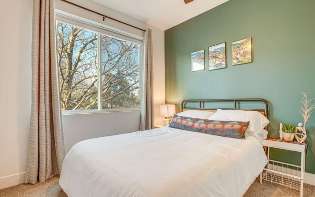 Modern Denver Vacation Rental W/ Rooftop Deck!