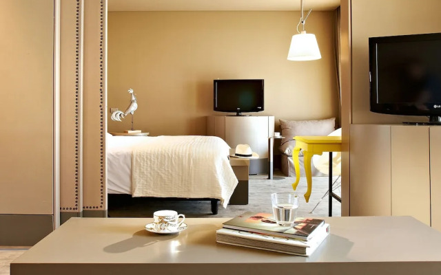 Alex Hotel