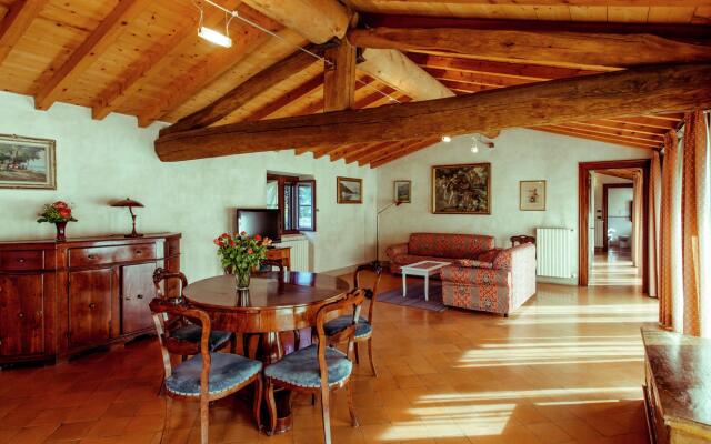Luxurious Holiday Home in Salò with Swimming Pool