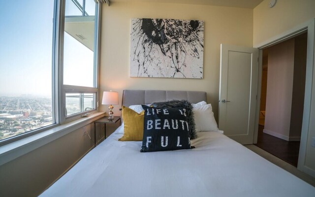 Ocean View I by AvantStay | Home in the Heart of DT w/ City & Ocean Views!