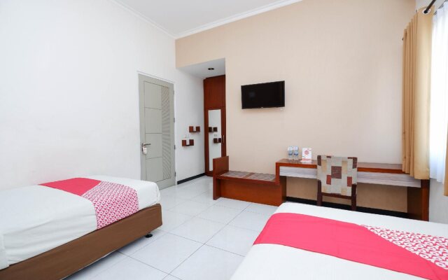 Arya Graha by Airy Rooms