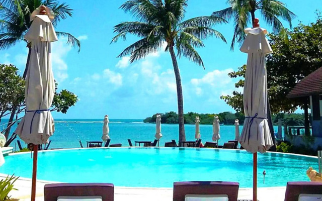 Iyara Beach Hotel & Plaza