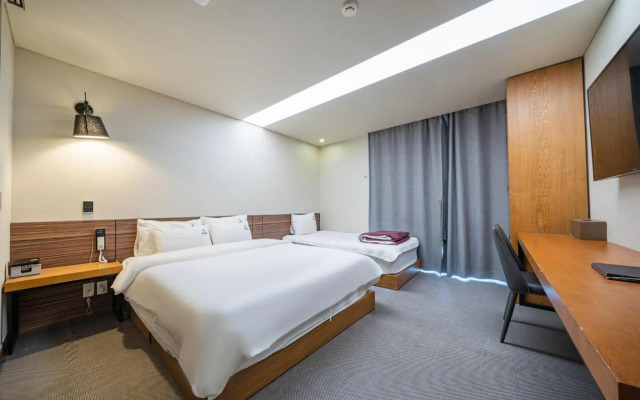 Louis Boutique Hotel