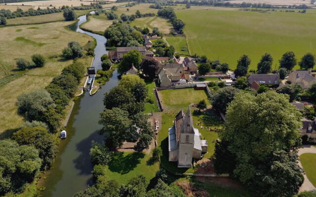 River Nene Cottages