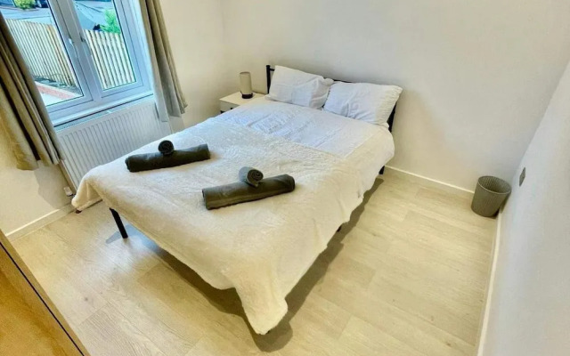 3 Bed Flat - Sleeps 6 - Parking - Wifi