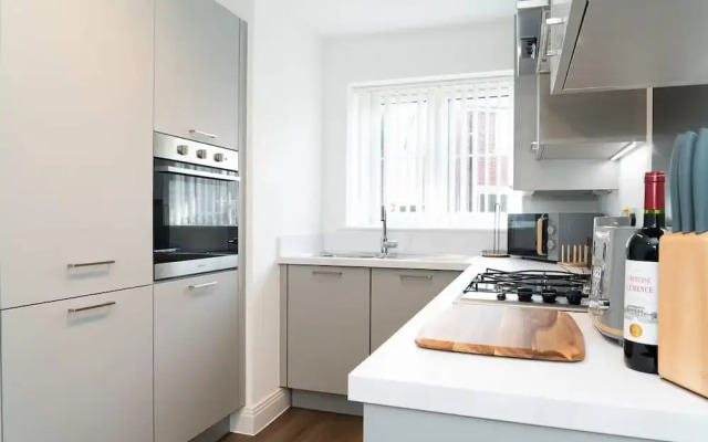 Host Stay Hewitt Close