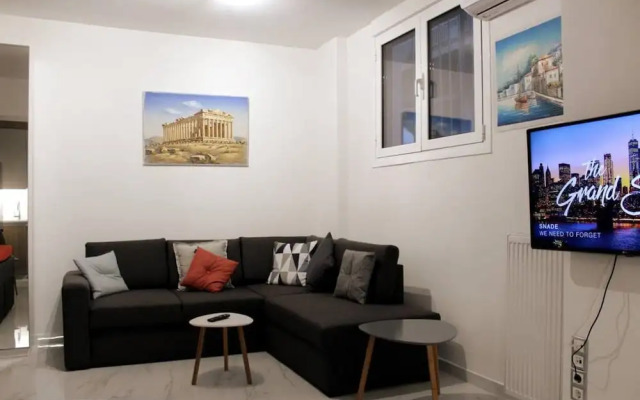 New Luxurious Studio at the Acropolis Foot Hills