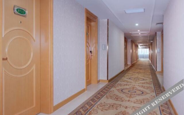 Vienna Hotel (Xinyi Jiaoyucheng River View)