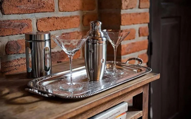 Be a Diva in the Queen's Suite at Inn Ajijic