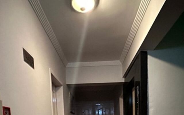 Headman Hotel