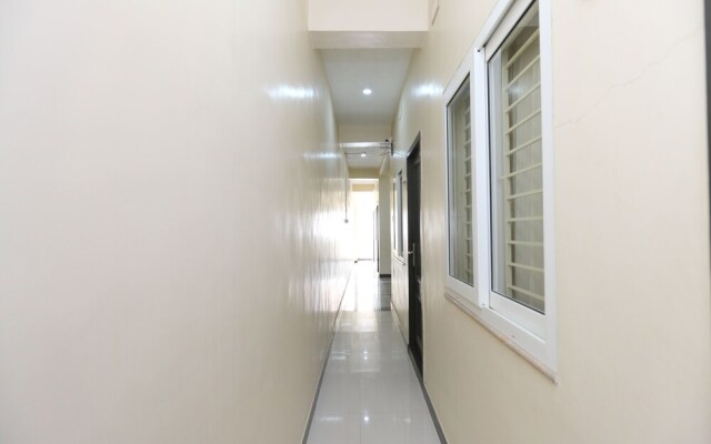 Oyo 14934 Kalyani Grand