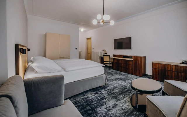 EA Hotel Esplanade