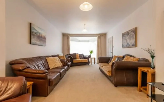 Host Stay Woodside House