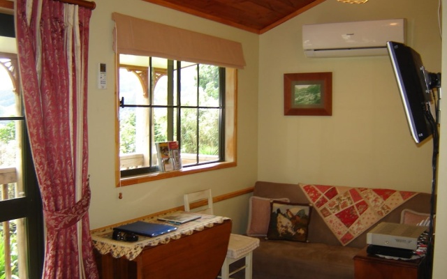 Karangahake Gold 'n Views Cottage – Guest Rooms – Paeroa