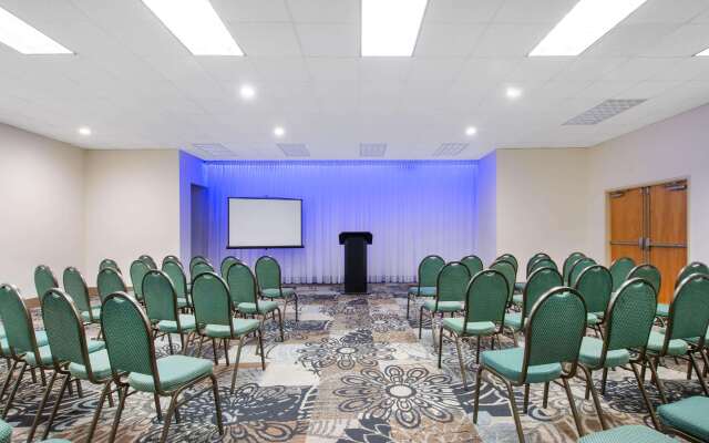 La Quinta Inn by Wyndham Clearwater Central