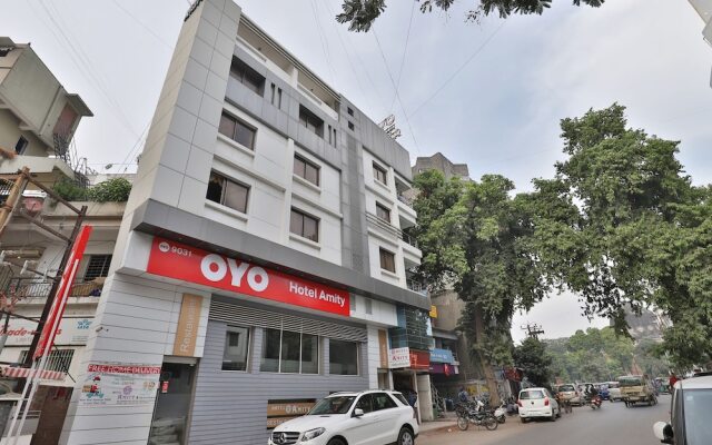 OYO 11007 Hotel Amity