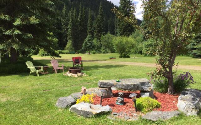 Summit River Lodge & Campsites