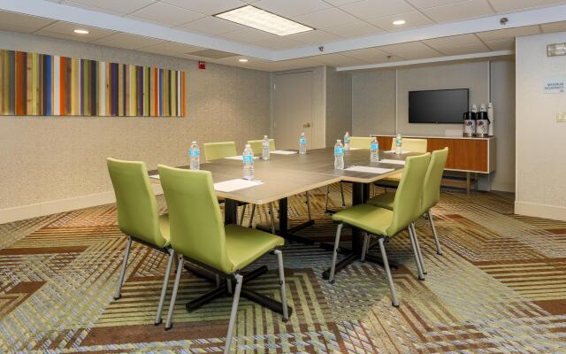 Holiday Inn Express Milwaukee-West Medical Center, an IHG Hotel