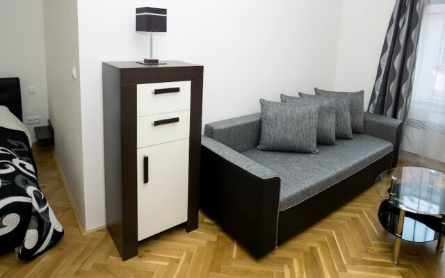 Black & White Apartment by Wenceslas Sq.