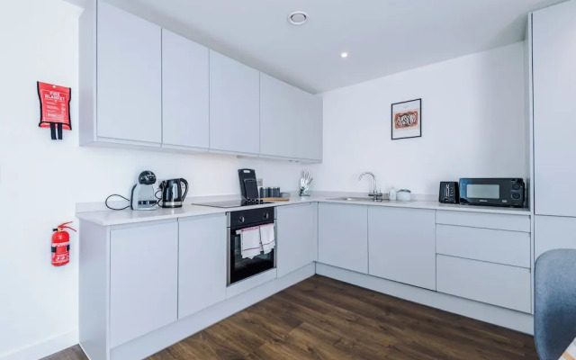 Hilltop Serviced Apartments - Salford