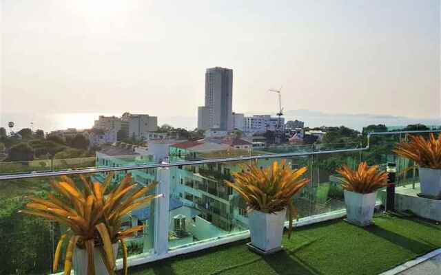 Fantastic Roof top Pool!