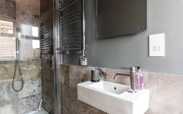 Brand New Luxurious 5 Bedroom Townhouse