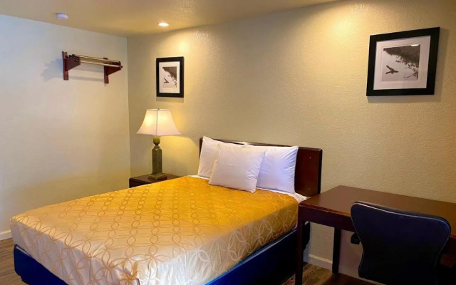 Whistling Pines - Daily & Extended Stay, Elizabeth City