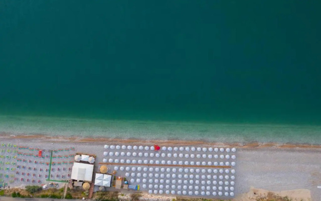 Ferienwohnung Ulivo mit Pool und Privatstrand