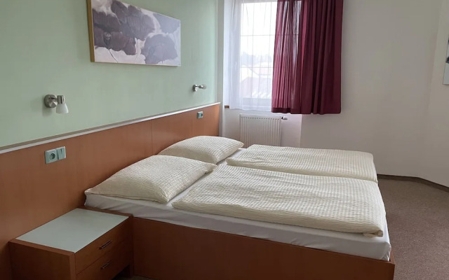 Hotel Ostrov Garni