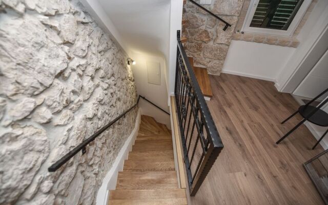 Holiday Home with Pool Oaza