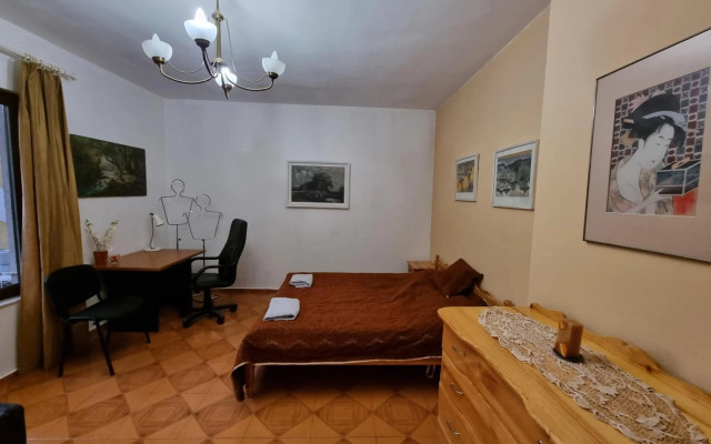 Tsar Simeon, 2 bedroom, living room and fireplace