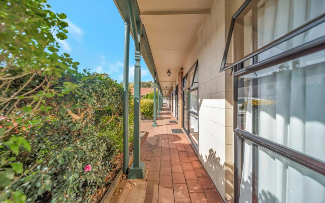 Tudor Court Motor Lodge