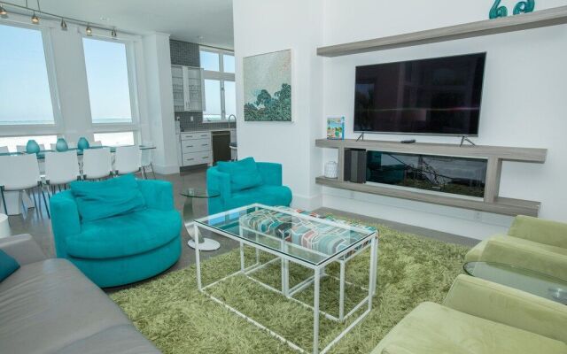 Seabreeze 5 Bedroom Home by RedAwning