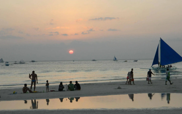Boracay Travelodge Beach Resort