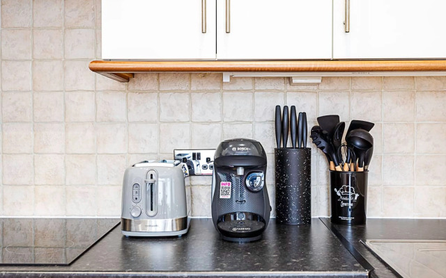 Refurbished St.johns Hill Apartment