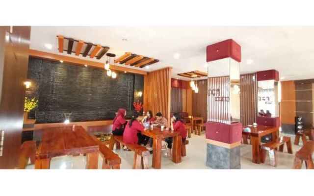 Galaxy Inn Hotel Baubau