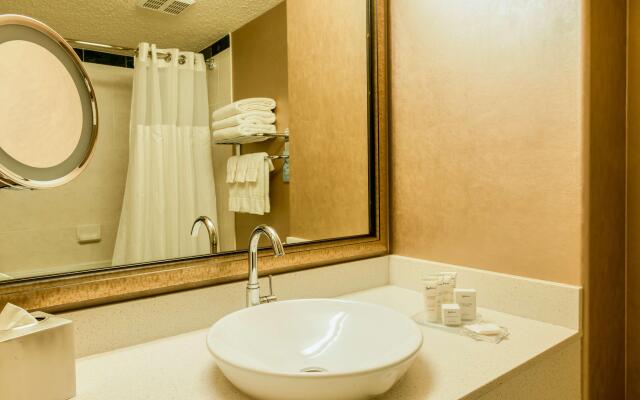 Radisson Hotel & Suites Fort McMurray