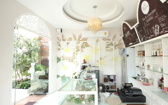 Ratchiangsaen Flora House