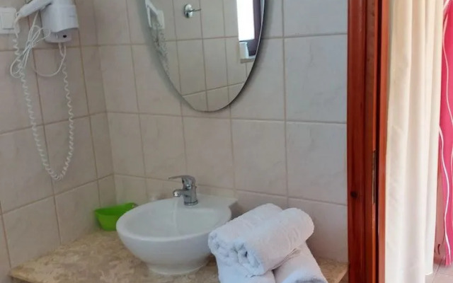 Laza Beach Inn