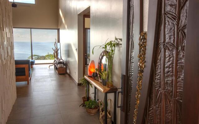 Luxe 4 Bdrm Villa w Epic Oceanview Infinity Pool