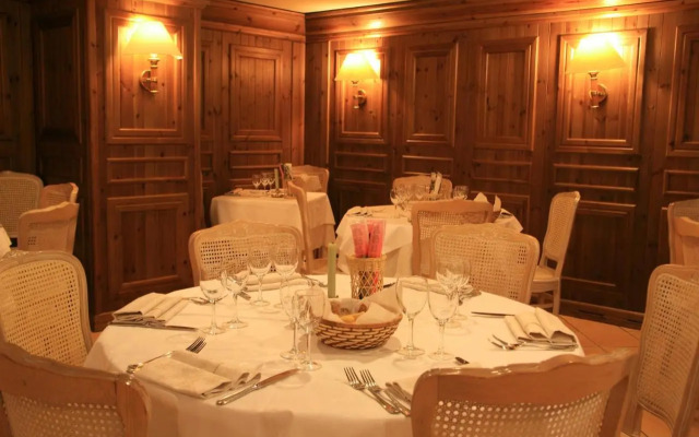 Hotel Alaska Cortina