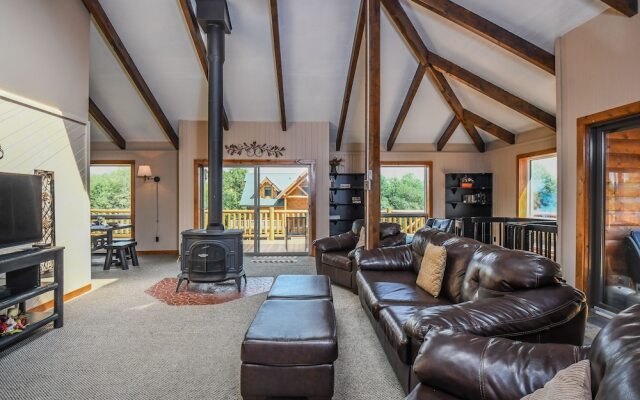 Log Hut 3 Bedroom House