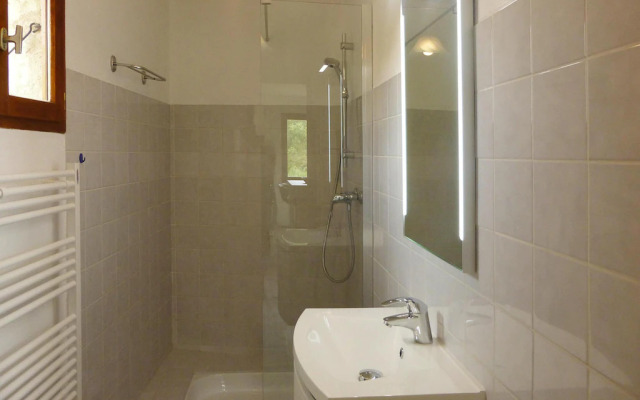 Cosy Holiday Flat With Communal Pool, Malaucène