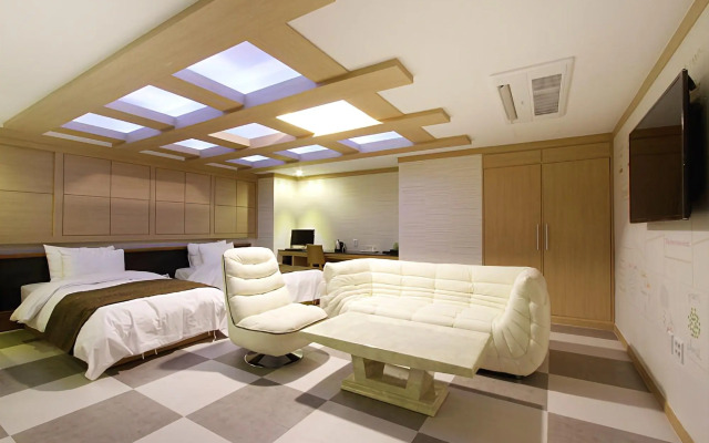 Orsay Business Hotel