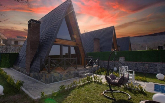 Bungalow With Jacuzzi and Private Pool in Sapanca