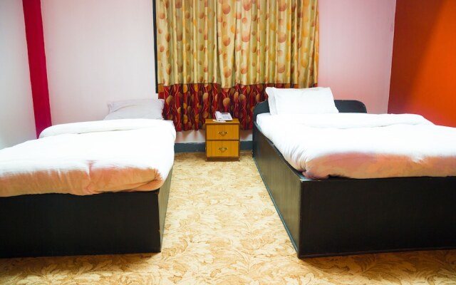 Hotel Maroon