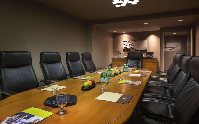 Doubletree by Hilton Newark - Fremont