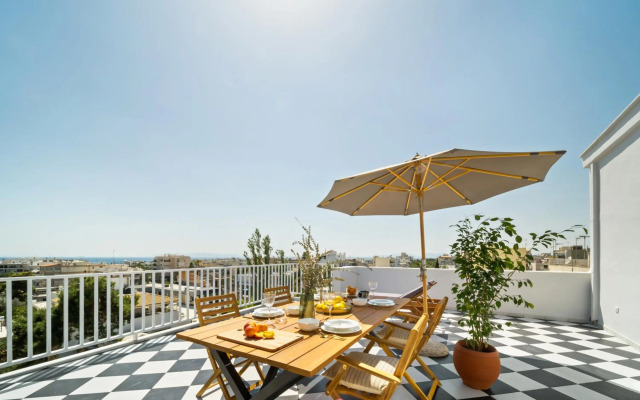 Luxurious Apartment with Big Sea View Terrace - Central Location